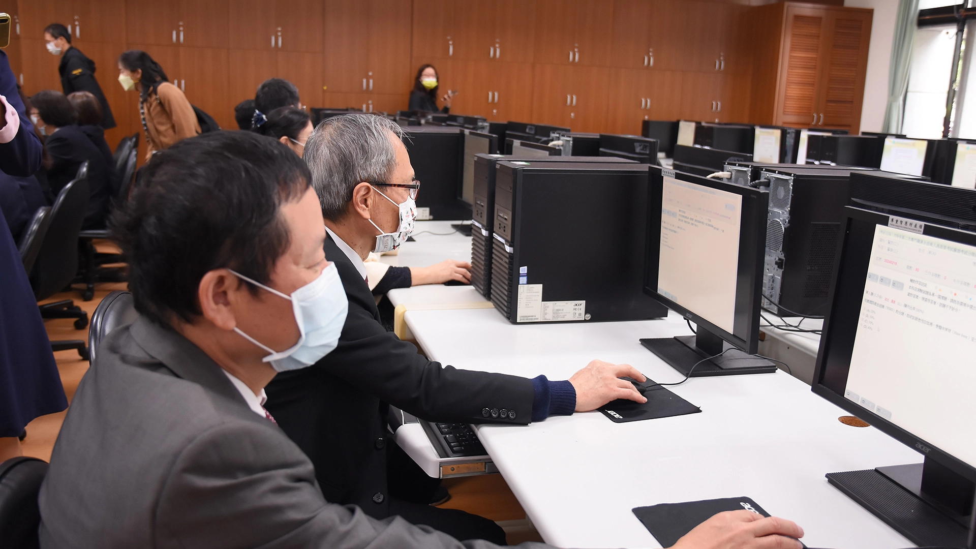 慈濟科技大學規劃了6間電腦試場，共380個應試座位。