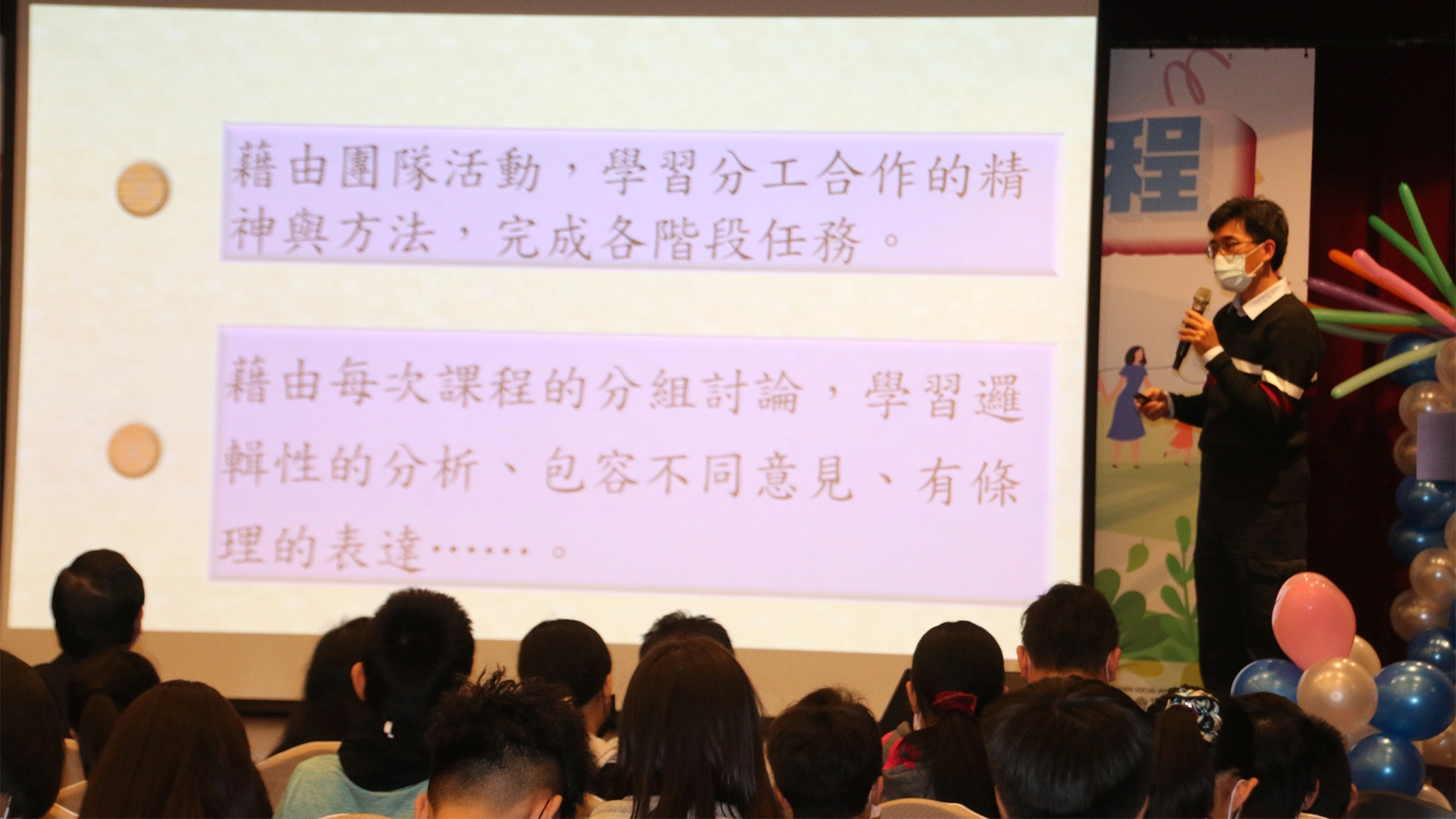 新二代小祈、小虹父親每週３小時車程來回桃園陪伴女兒。