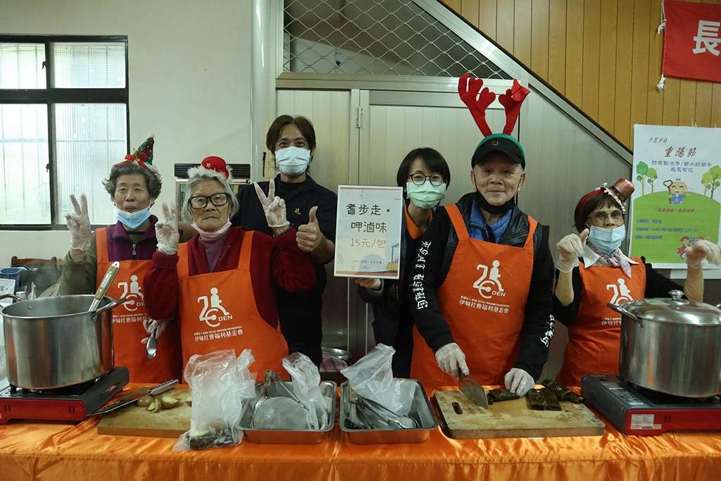 鶯歌公托長輩帶來「耆步走，呷滷味」，海帶、滷蛋、豆干色香味俱全。（伊甸基金會提供）