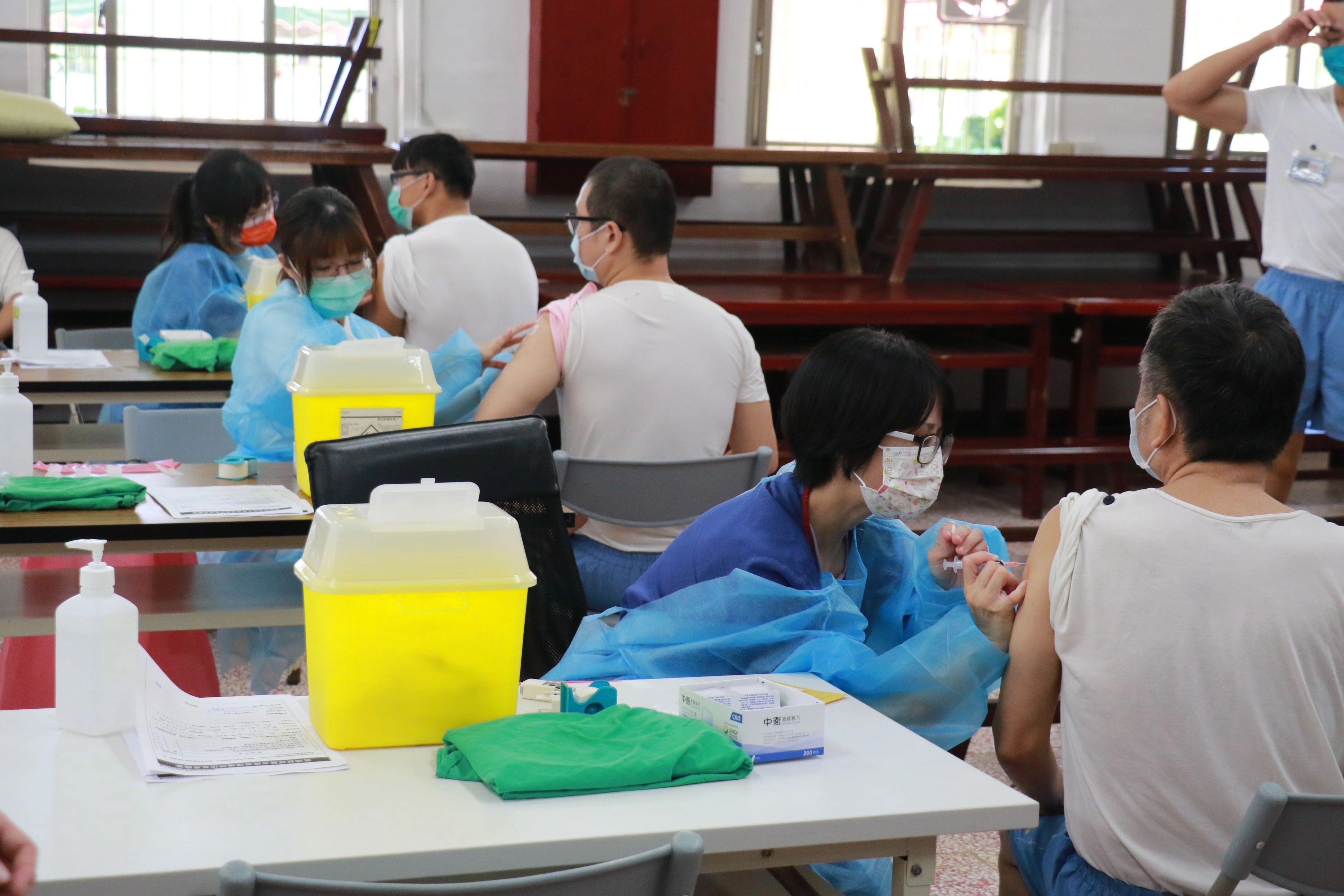 支援同仁對施打對象、環境皆有別於其他機構都感到新鮮，也表示理解與適應，如常為收容人服務。