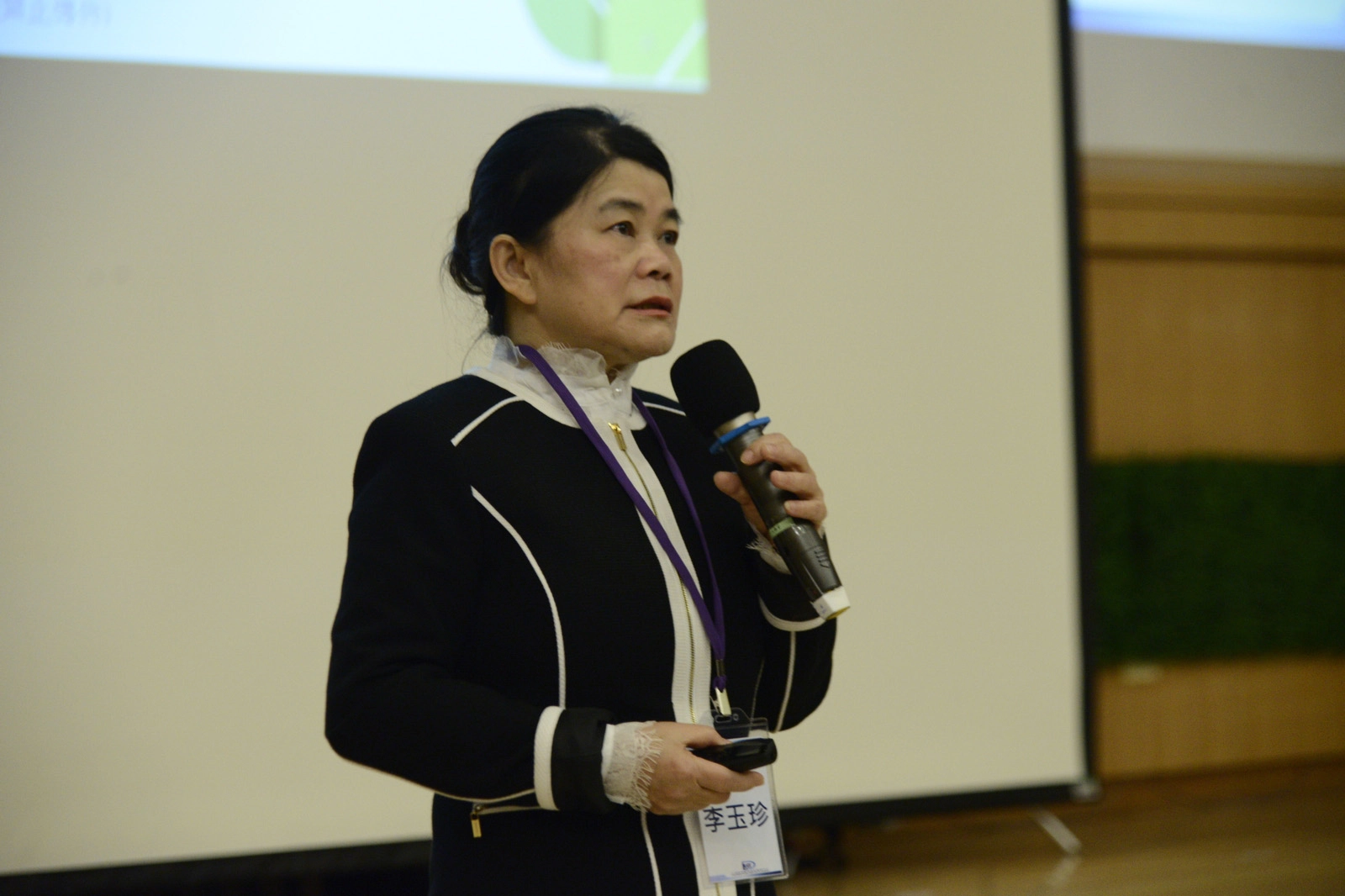 擔任大林慈濟醫院精實醫療顧問的美國精實大師及六標準差黑帶大師李玉珍，傾囊傳授精實醫療精神，並帶領學員分組實作。