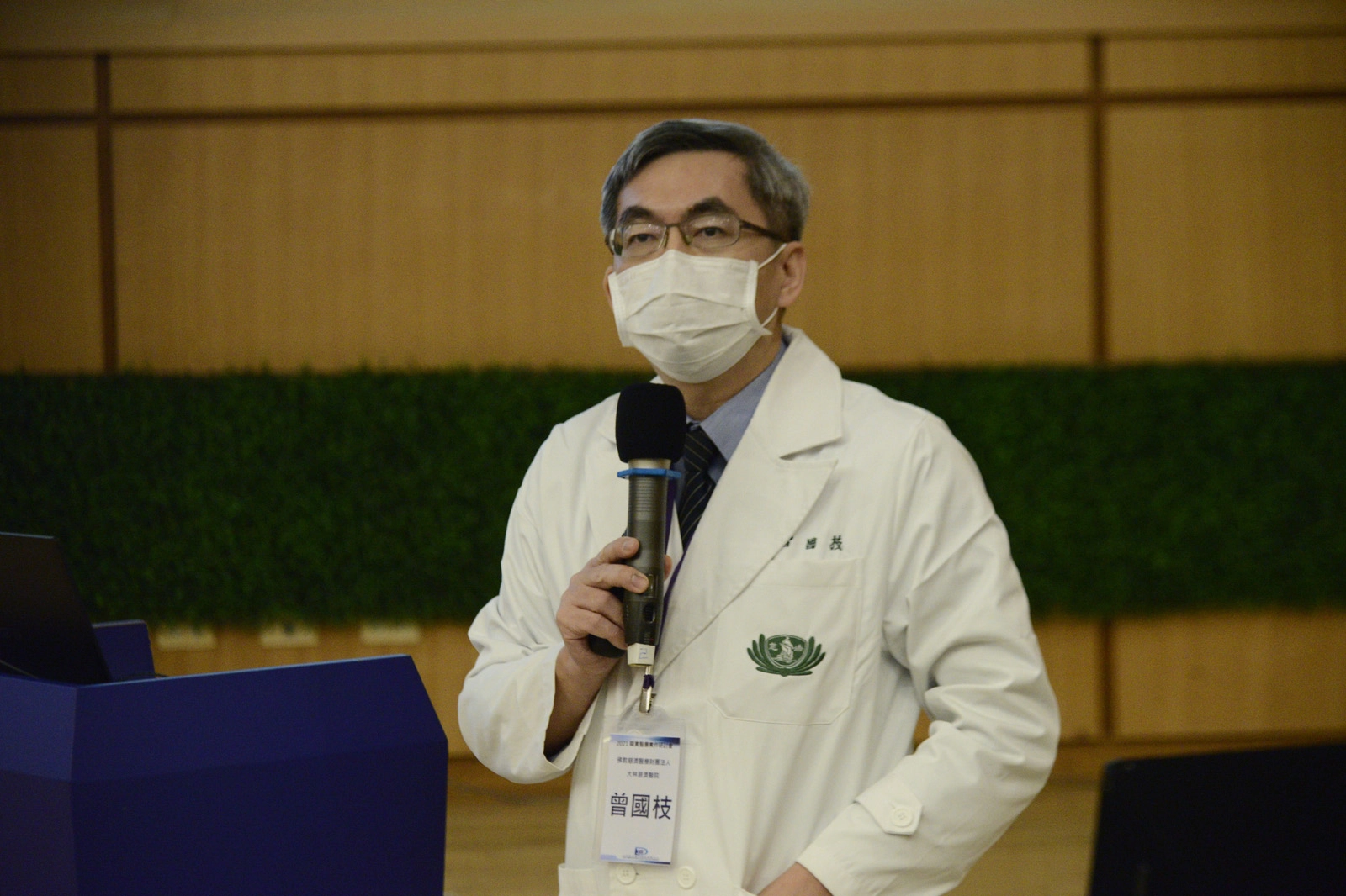 大林慈濟醫院醫療長曾國枝分享「戶外篩檢站流程改善」成果。