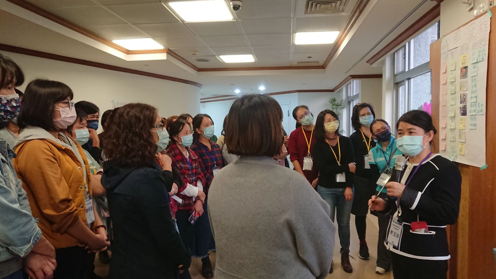 李玉珍老師根據分組報告內容，一一給予學員回饋
