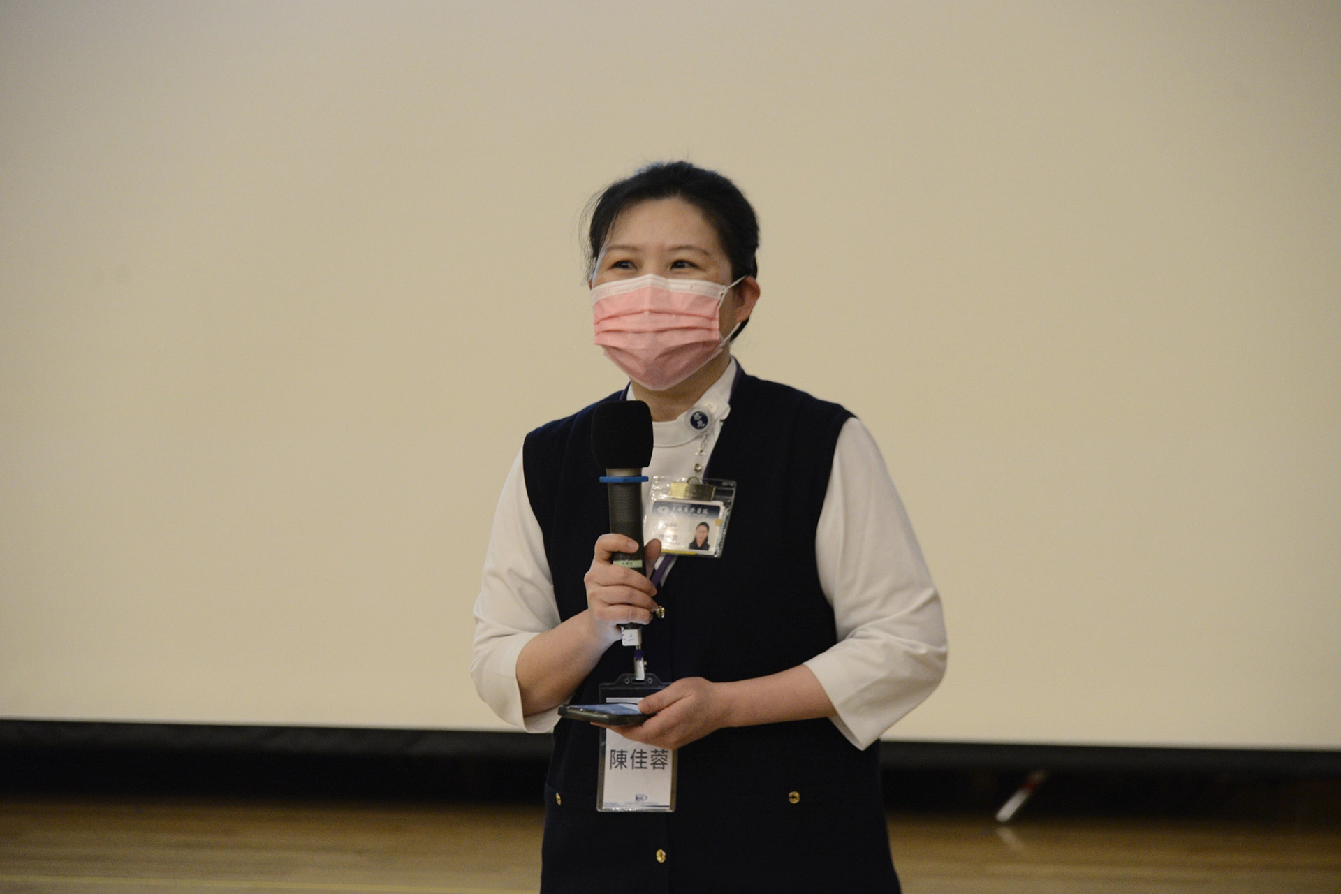護理師護士公會全國聯合會理事、大林慈濟醫院護理部主任暨精實醫療中心主任與長照管理中心主任陳佳蓉，介紹大林慈濟醫院精實醫療中心成立沿革。
