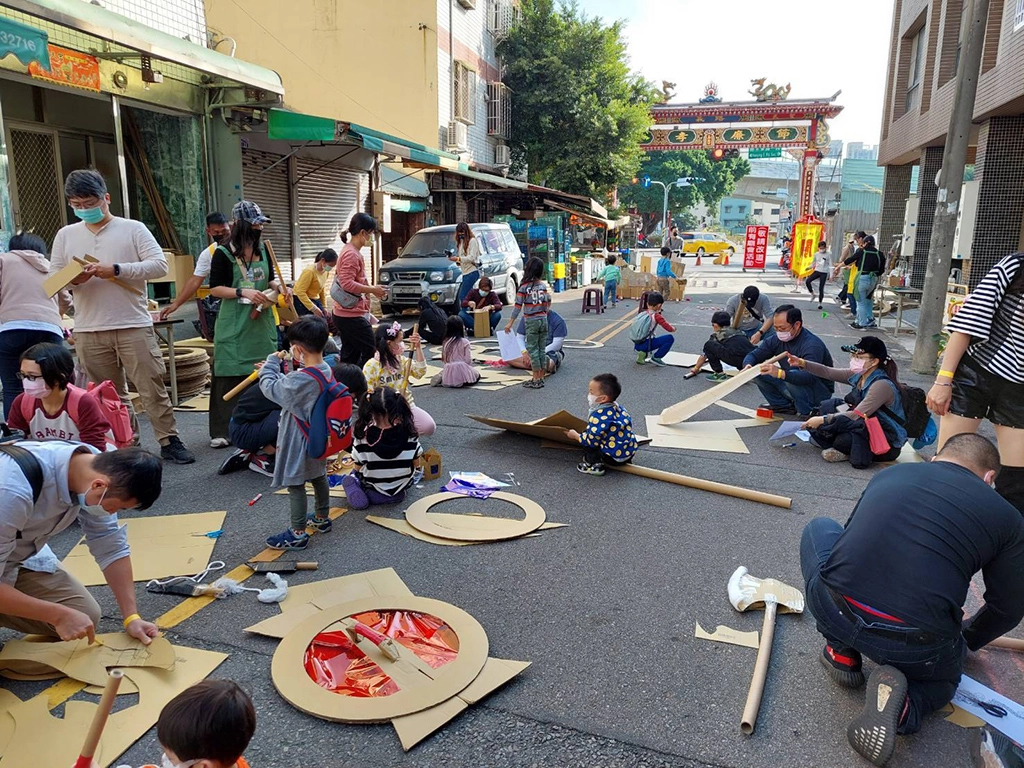 台中街道遊戲結合關公主題好有趣，打造孩子專屬遊戲場。