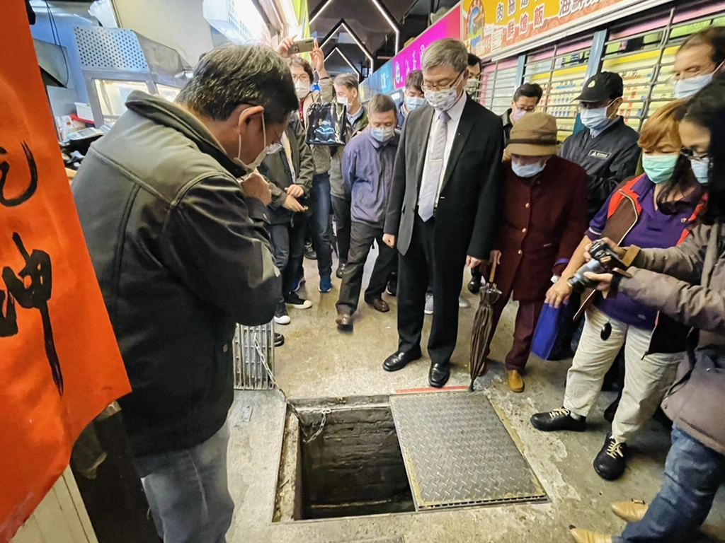 沈副署長於環保夜市訪視油水分離設施