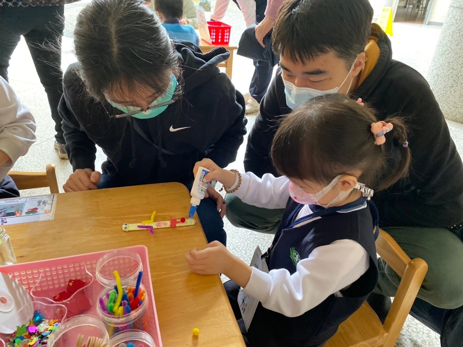 慈濟大愛幼兒園結合耶誕節舉辦歲末親子活動，親子們度過開心的耶誕節。