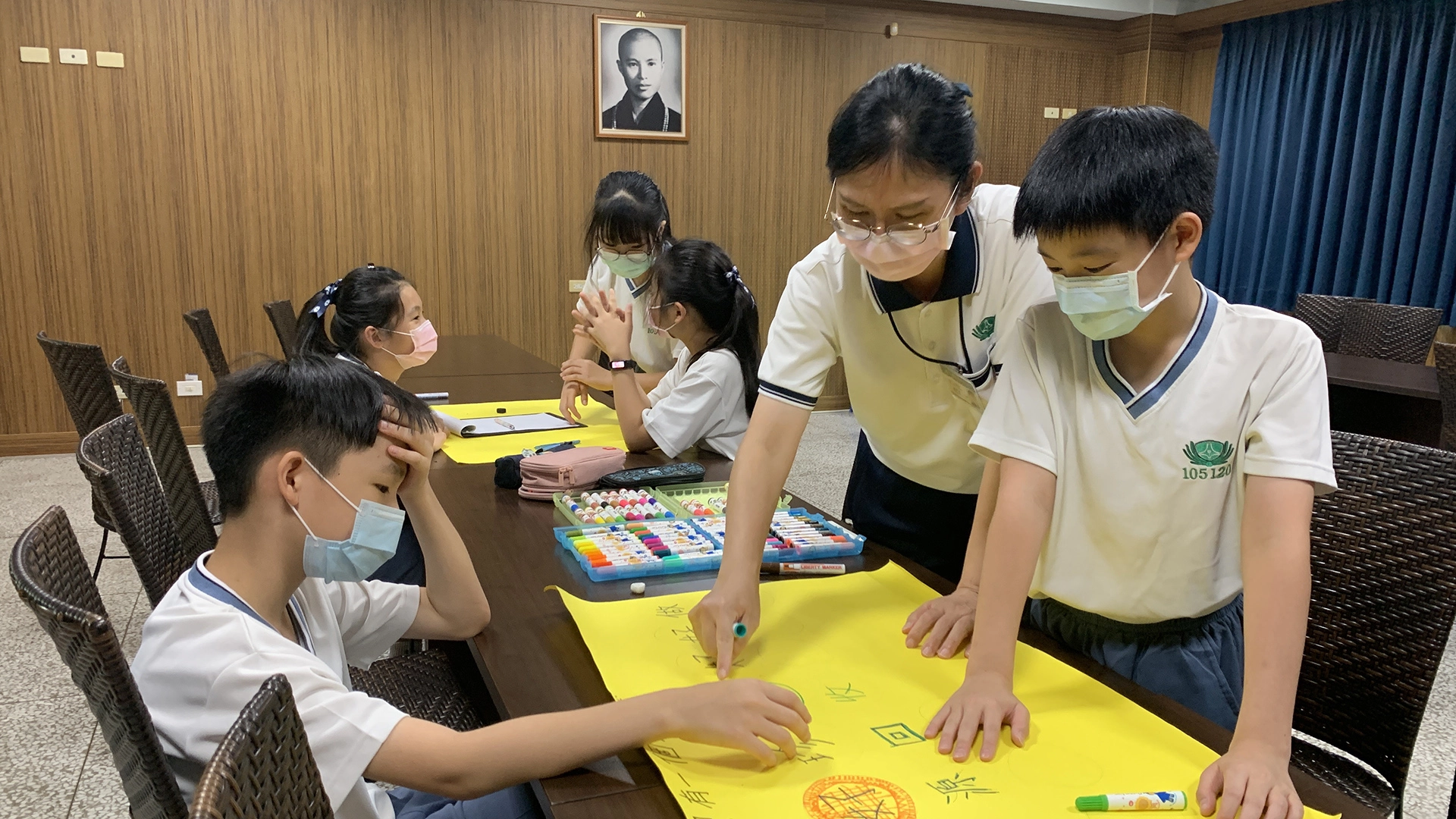 六年級學生從「消耗與廢棄物」、「永續食物」兩大路徑探索環境議題。