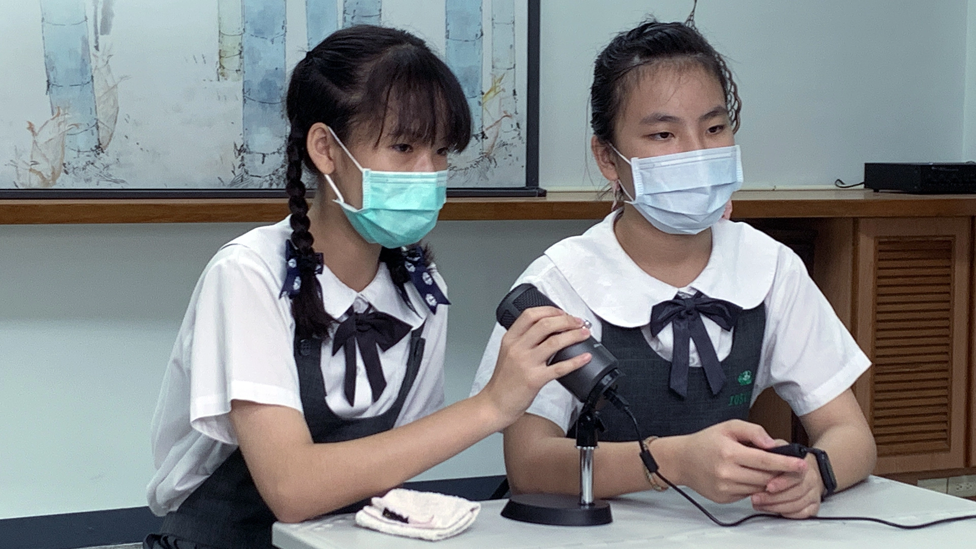 學生化被動為主動，號召同學一起共知共行。