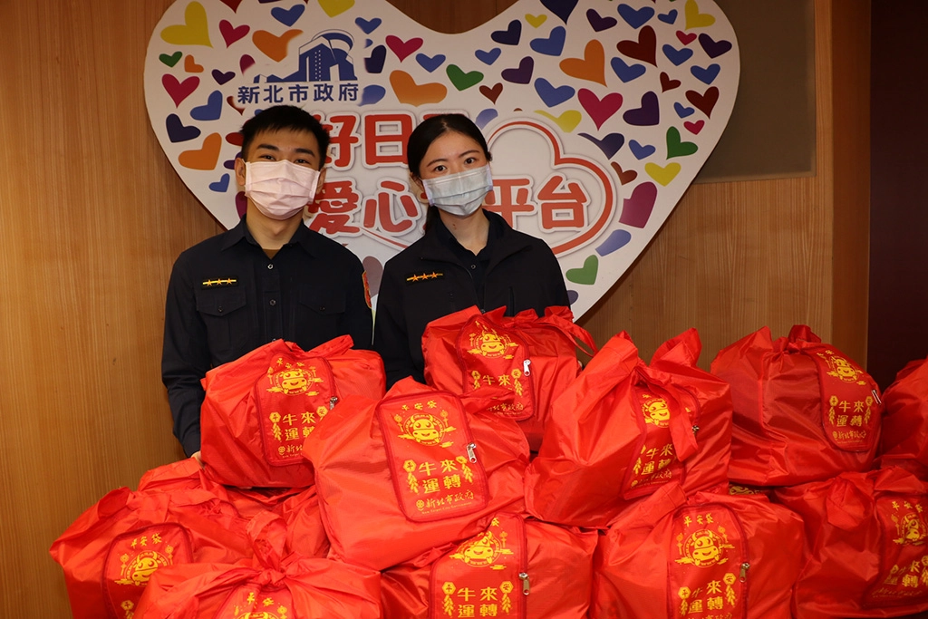 2千個平安袋分送到全市161個派出所和5個據點供春節緊急應用。