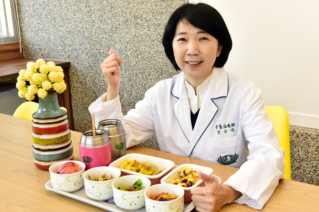 大林慈濟醫院營養師黃金環表示，把握食物六大營養素就能達到調養產婦身體以及哺乳的需求。