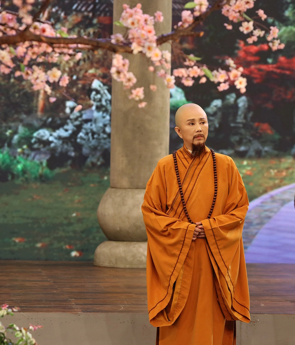 孫翠鳳飾演少年時期以後的吉藏法師，生平有四十多部著作 (2)。
