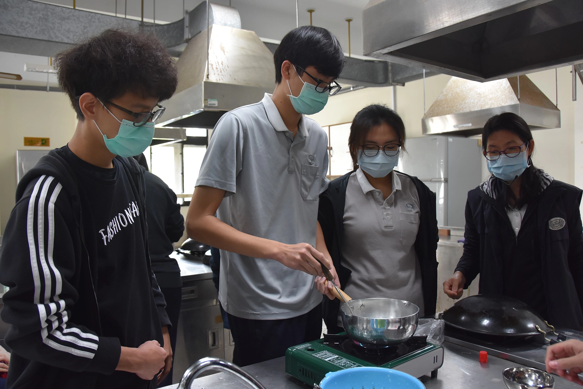 在營養膳食知識中，強調不同年齡層的營養、飲食方式各有差異。