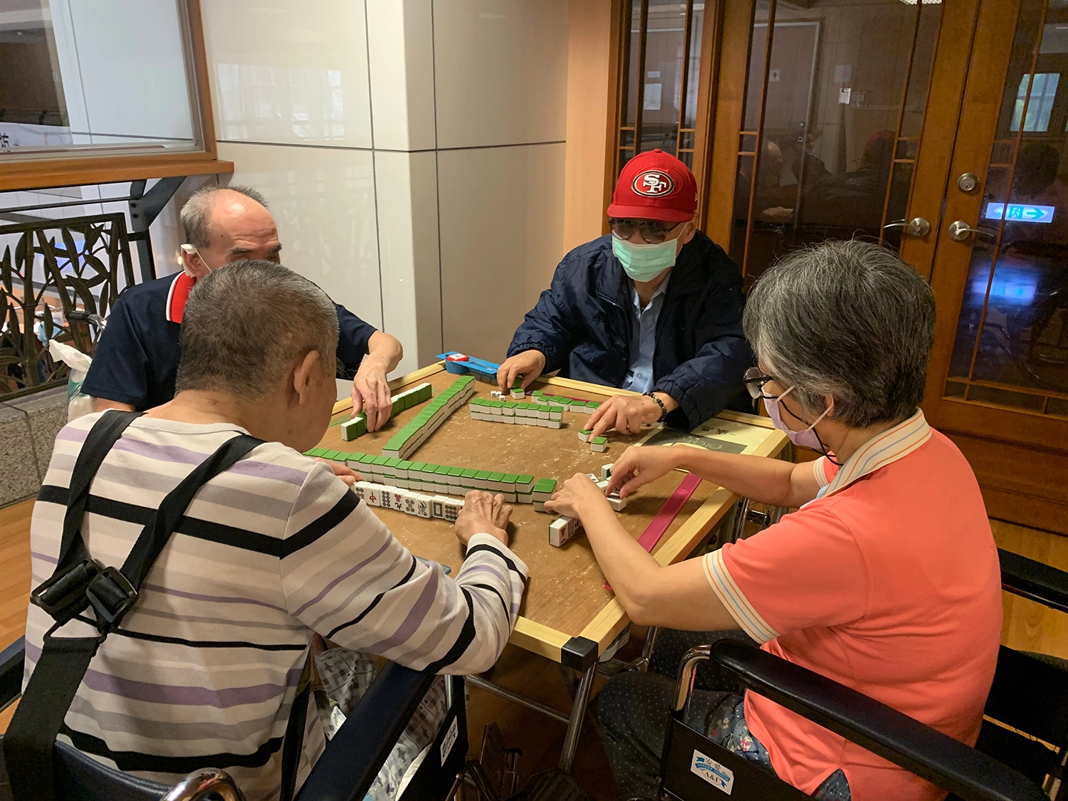 三高病人避免假期作息異常，打麻將兩小時就要動一動。