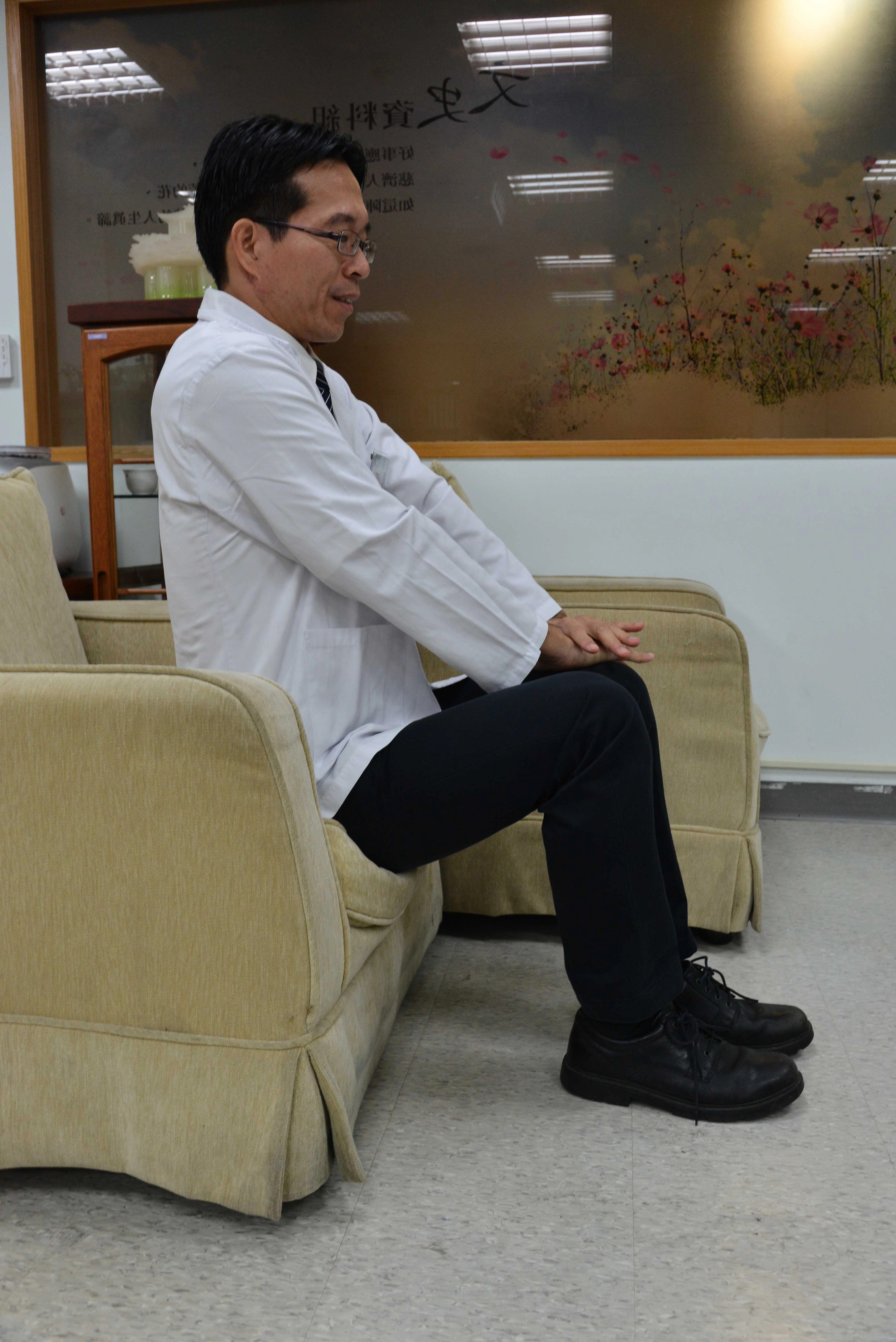 抬腿運動。