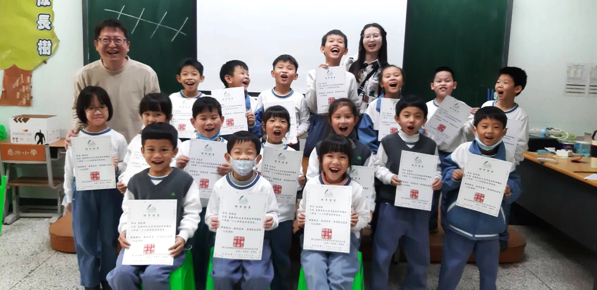 科學營頒發結業證書，相約明年見喔！