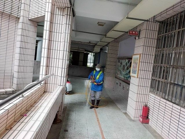 新北市防疫消毒大隊全體總動員，在開學日前完成消毒。