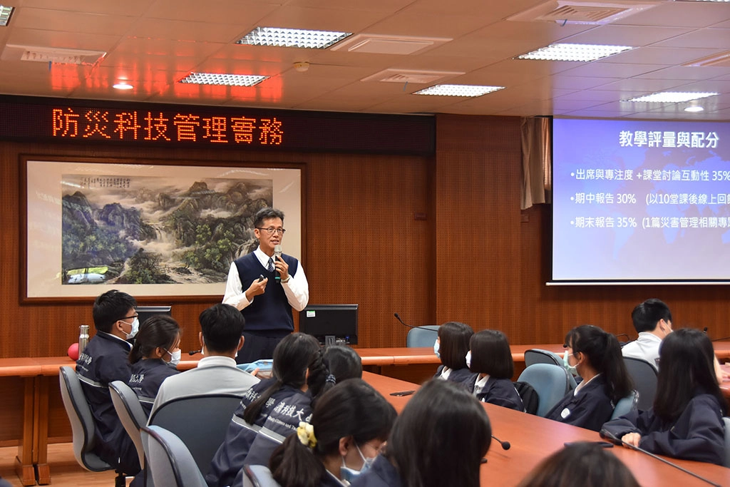 整整18週、認列2學分的正式課程，想考照就完全不能翹課！