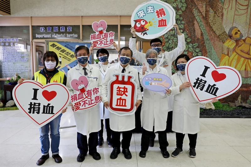 花蓮慈院檢驗醫學部舉辦「醫檢普拉斯」醫事檢驗闖關活動，透過一連串的關卡帶著民眾