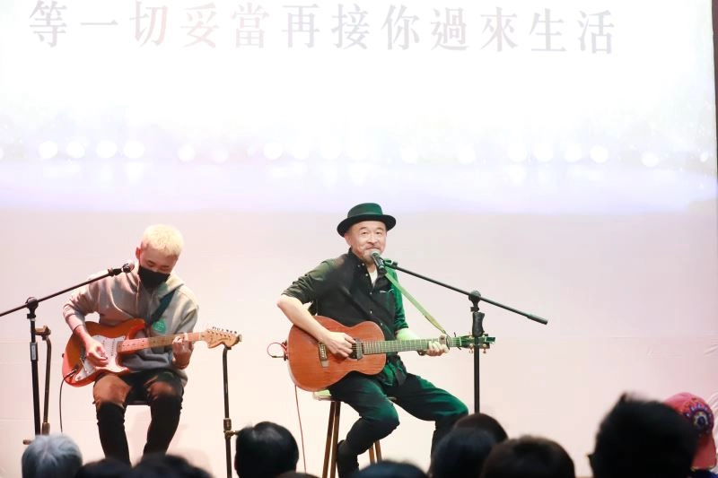 黃連煜現場演唱。
