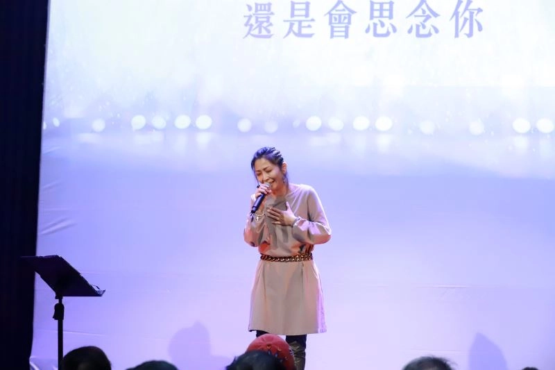 林曉培現場演唱。