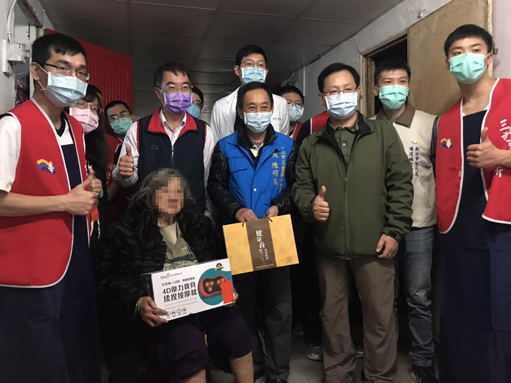 歲末送暖，新北市民政局啟動50場替代役獨老關懷及年節大掃除。