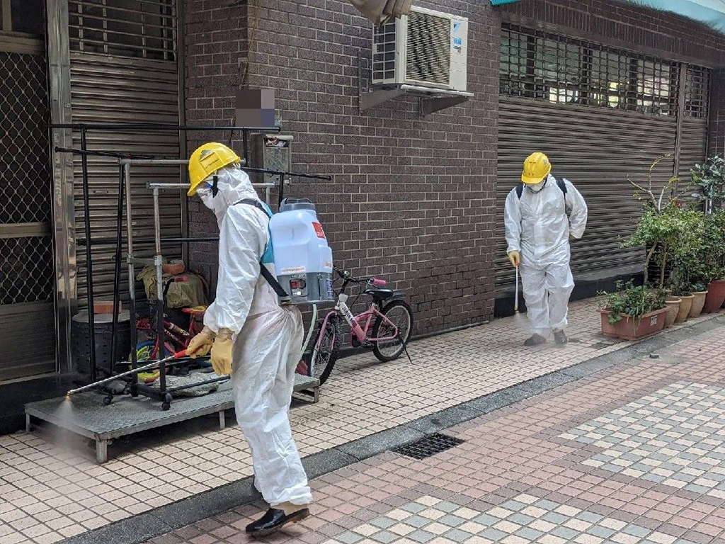 防疫不鬆懈-中市防疫消毒大隊出動消毒