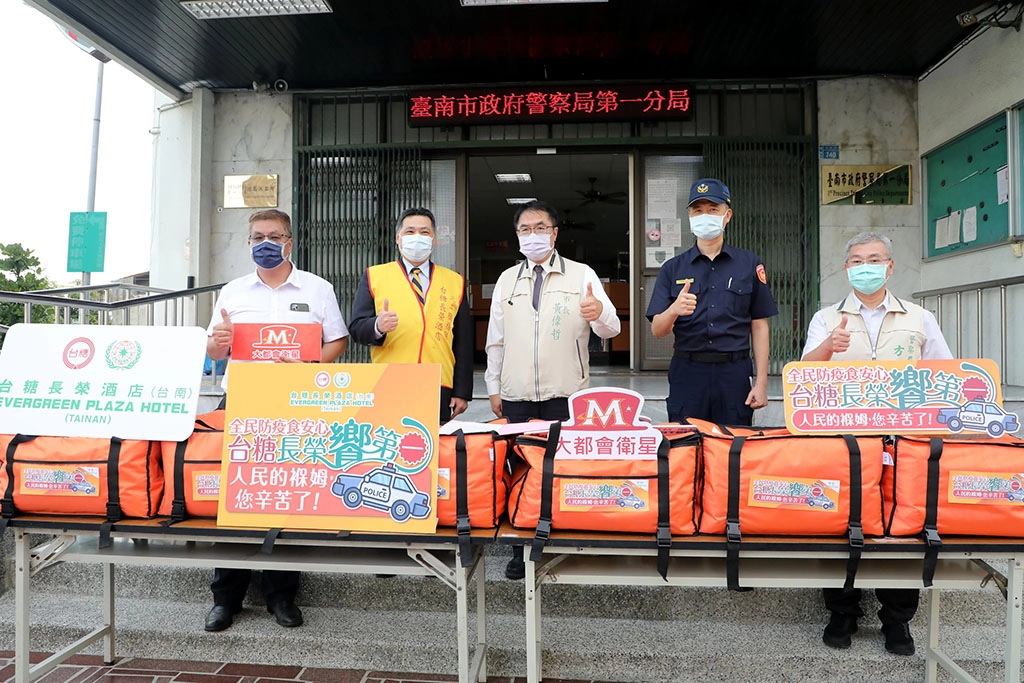 台南市長黃偉哲及警察局長方仰寧特別到場慰勉同仁，並感謝台糖長榮酒店的暖心。