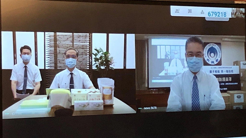 慈濟捐贈一批物資給內政部，6月2日由內政部長徐國勇(右)在台北視訊連線花蓮慈濟基金會顏博文執行長(中)，希望一起守護國人。