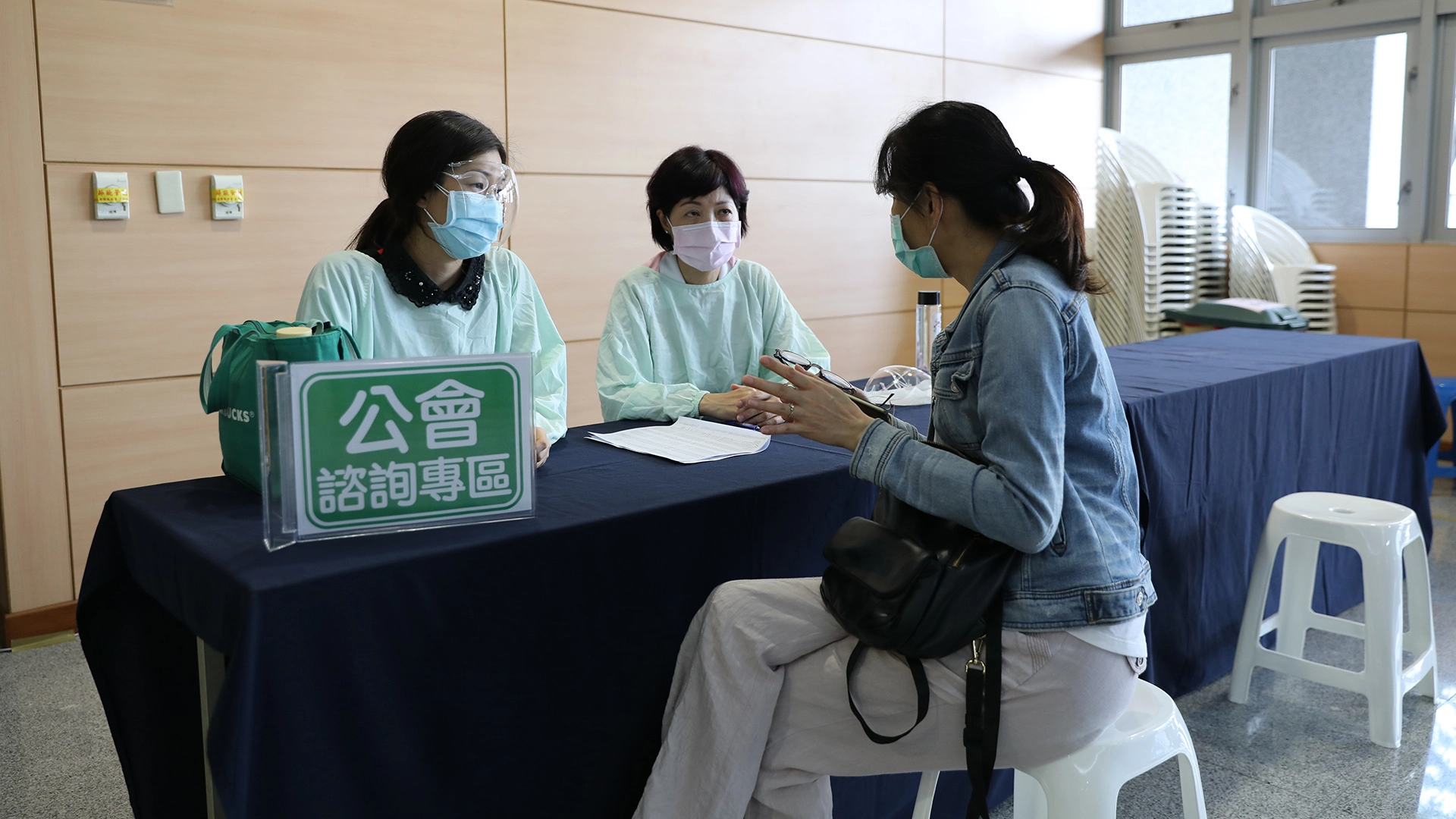 花蓮縣醫師公會現場設有諮詢專區