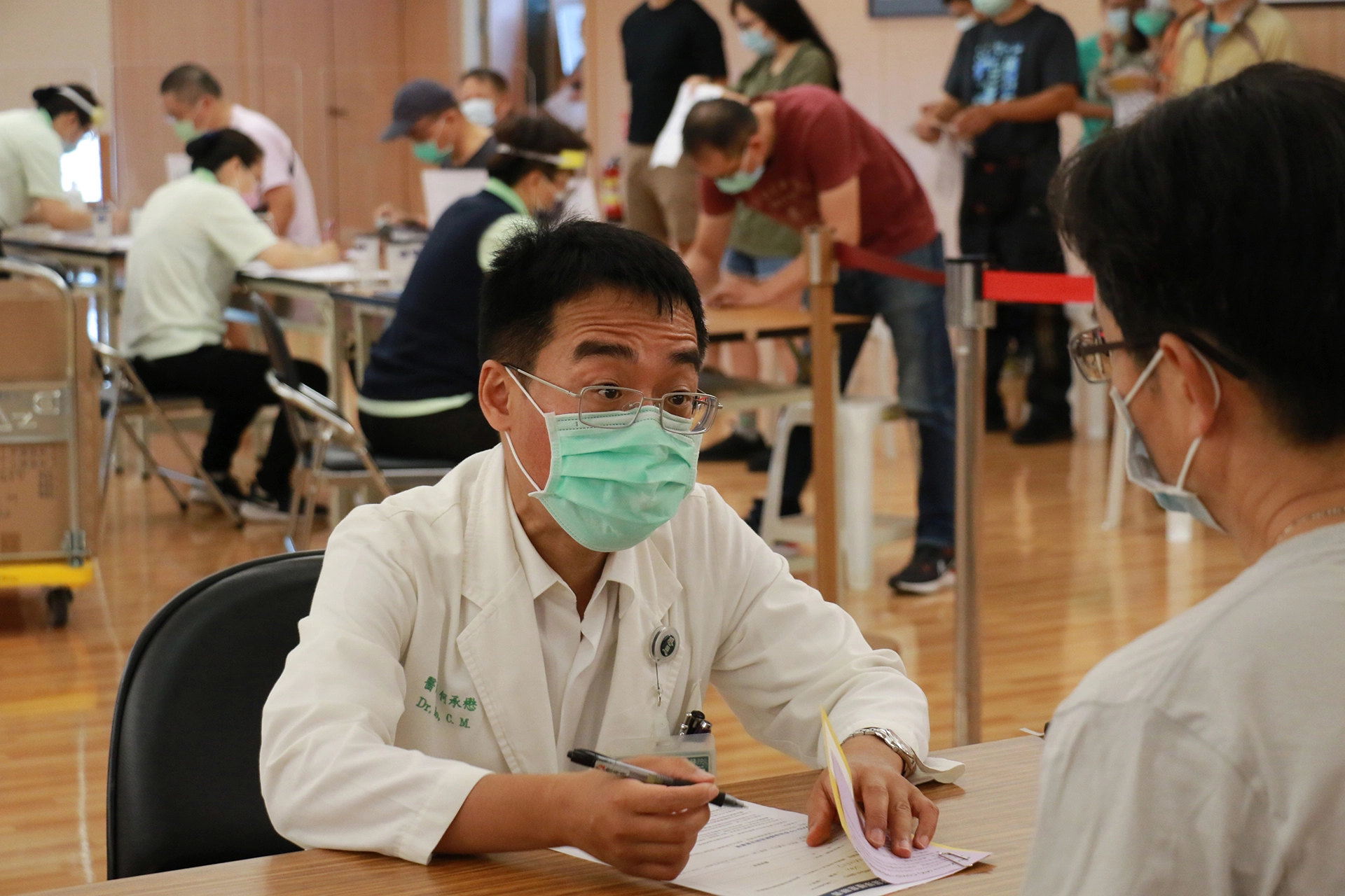 慈濟6月5日指出能提供靜思堂、慈濟園區做為施打新冠病毒疫苗的場所，圖為慈濟醫院施打疫苗照。