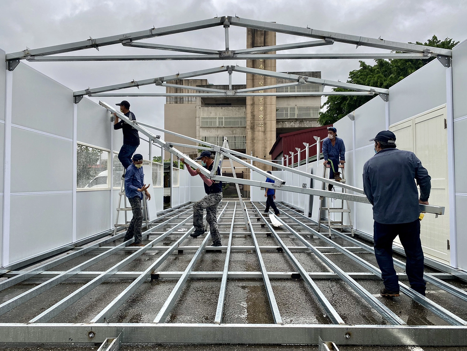 慈濟在台灣北、中、南、東等縣市設置的臨時篩檢站。