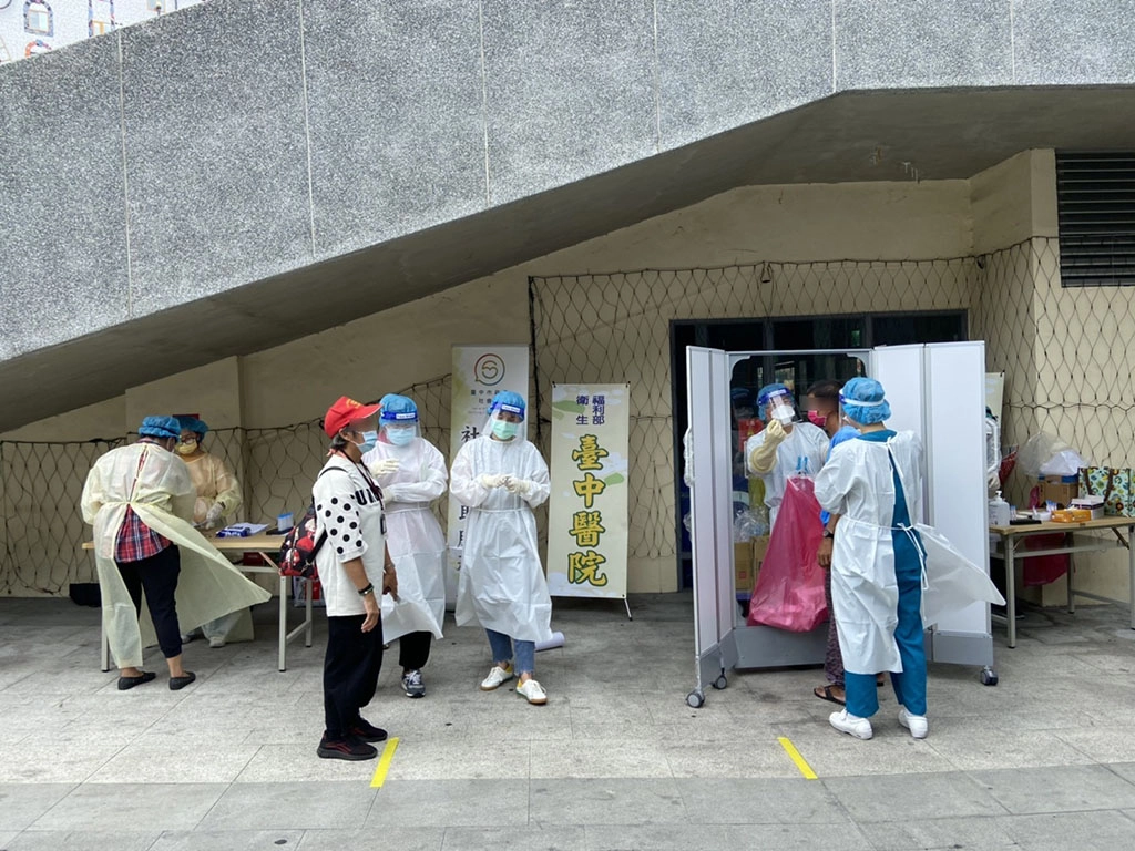 關懷街友健康，台中市府結合台中醫院免費篩檢。