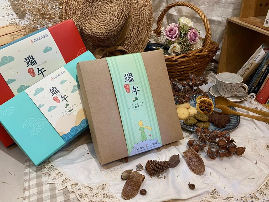 今年伊甸更與法國著名童話《小王子》合作，將小王子充滿溫馨與希望的世界，融合在端午節的外盒腰封設計中。