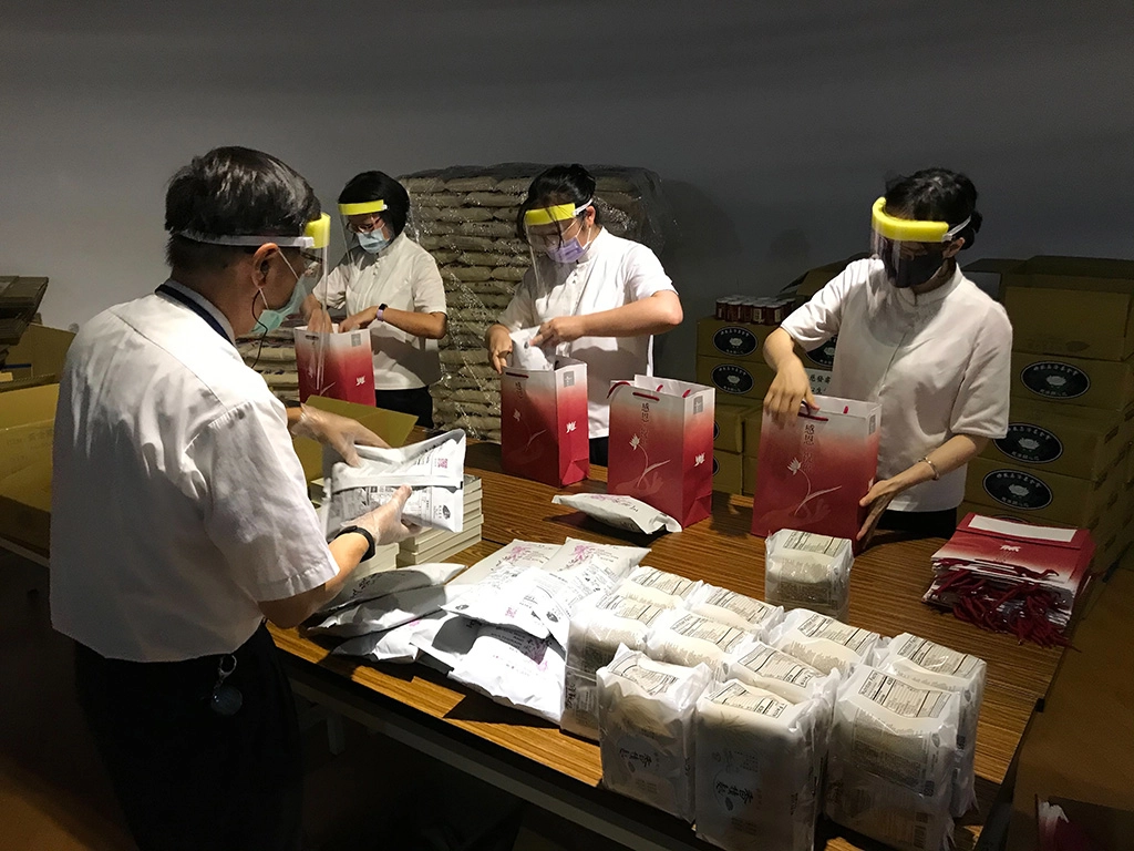 慈濟持續提供防護面罩與補充物資支援防疫