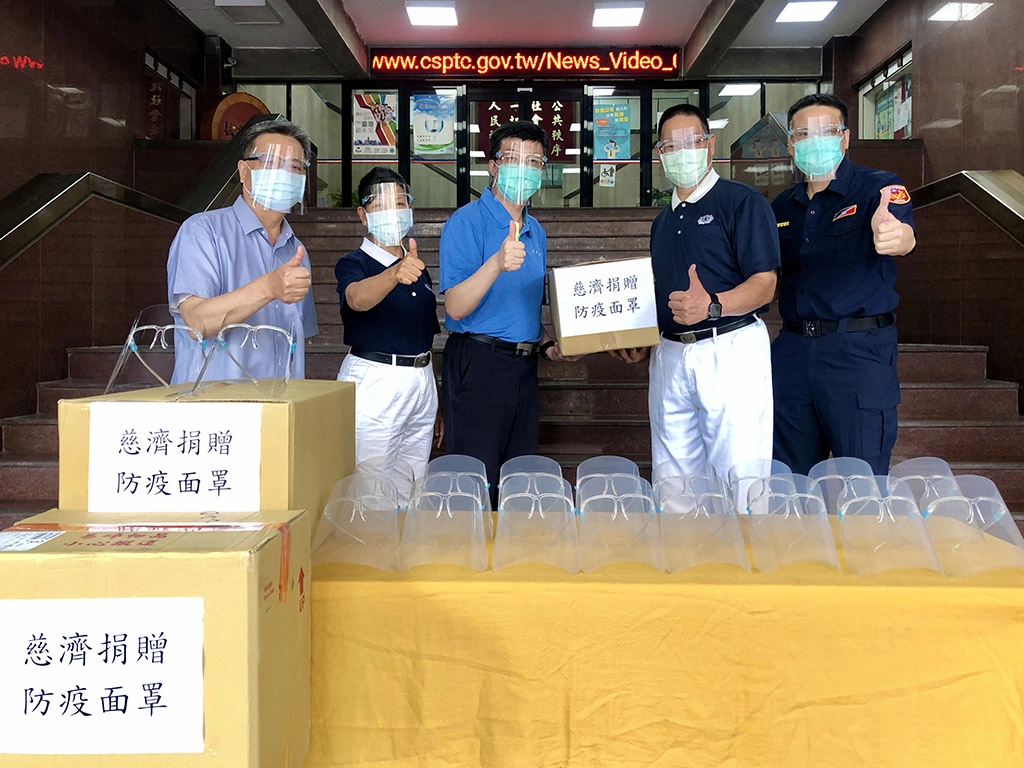 齊心抗疫 慈濟基金會再次捐贈保大警「防疫面罩」。