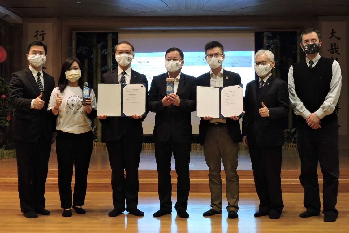 慈濟在傳遞實踐環保又更進一步，期能發揮的具體行動力，即為「帶著你的環保杯，走進會所，享受好水與好人文」 。