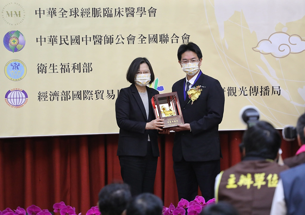 中醫合療急症處置　花蓮慈院何宗融獲頒中醫奉獻獎