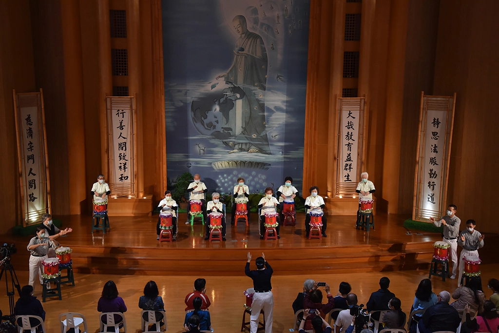 3月14日慈濟在安平聯絡處舉辦感恩祈福會，活動由當地長者鼓動表演。
