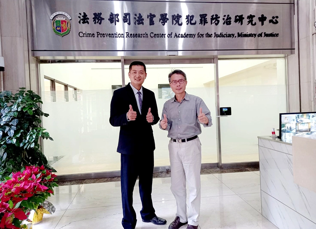 法務部司法官學院犯罪防治研究中心吳永達主任陪同出席臺灣大學反毒講座。
