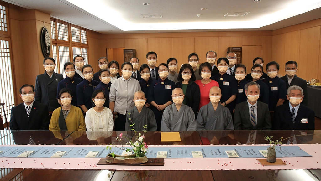 音樂家黃輔棠教授完成31首靜思語歌曲，3月21日上午正式將歌曲授權靜思人文，靜思精舍法師、嘉義慈濟志工作見證。