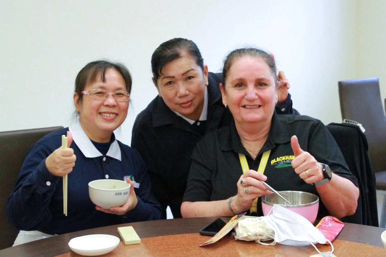 美籍技術指導人員蘇珊第一次吃到蔬食料理，蘇珊說：臺灣的蔬食真的味道非常好。