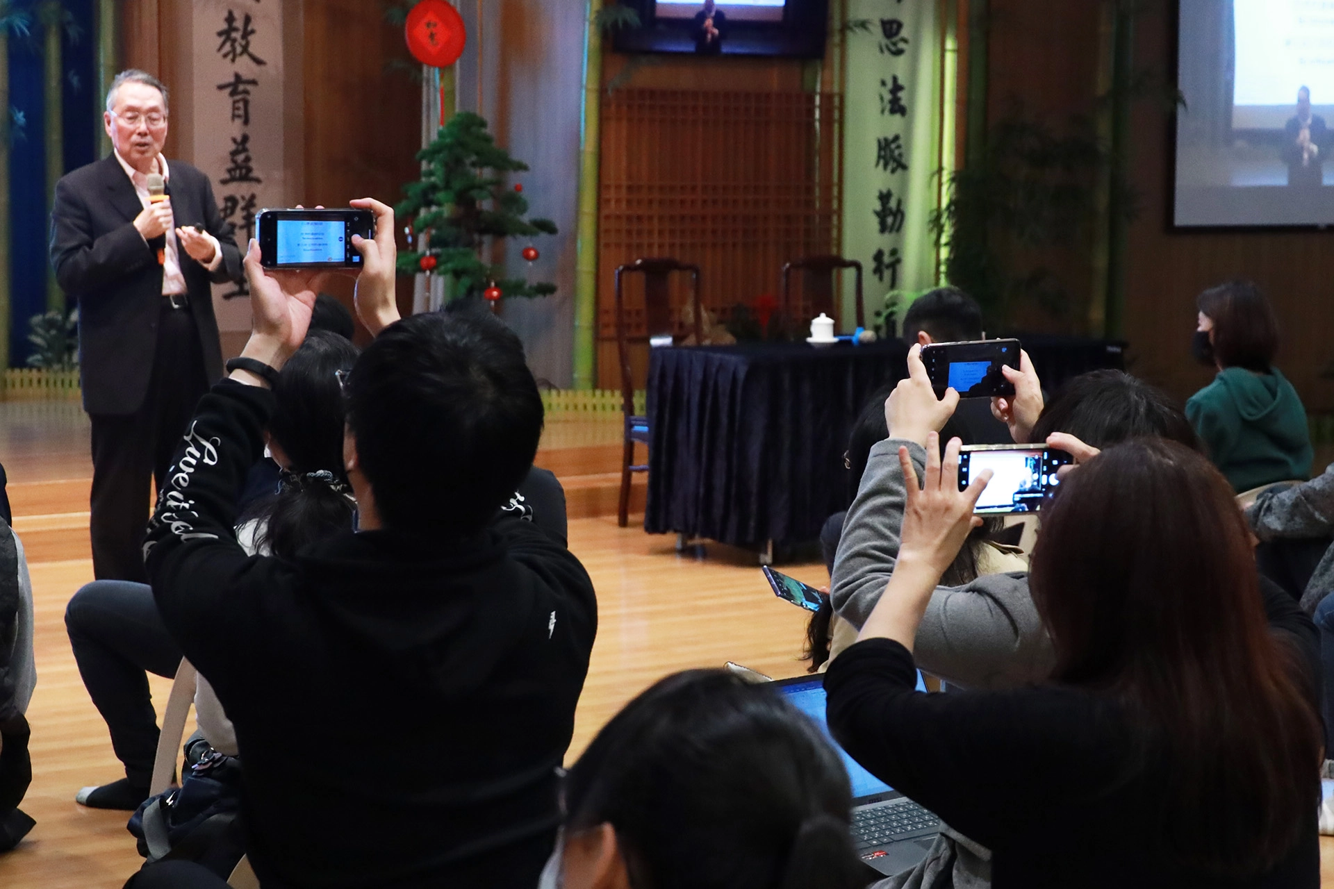 慈濟國際青年會(TIYA)舉辦「2021年《生命X覺擇》青年系列講座」，邀請社會賢達人士與時下青年大眾座談。