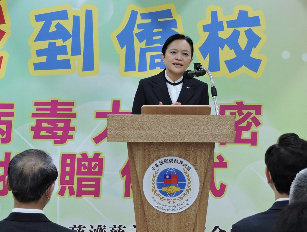 繪本作者慈濟大學劉怡均校長表示，「新冠病毒大解密」是一本介紹「新冠病毒」的防疫科普知識書。