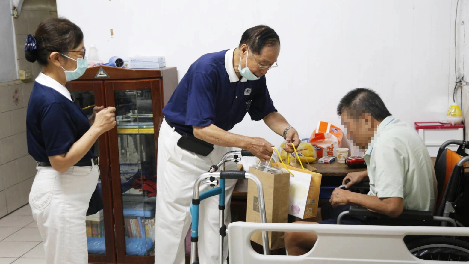 「匯聚來自十方各地善的力量，為身處社會暗角的弱勢族群，點亮光明的希望！」