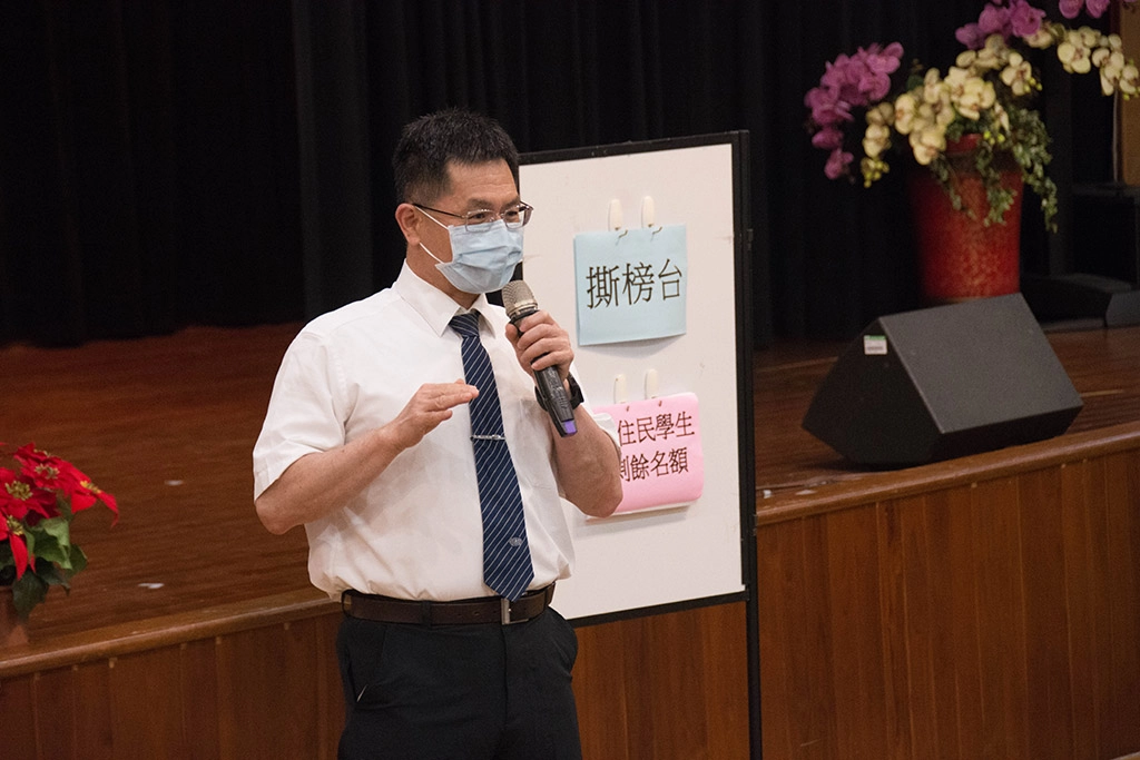 校長羅文瑞表示，入學後要認真讀書，用心學習護理技術，才能順利考取護理師執照。