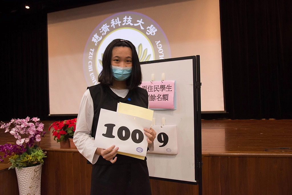 原住民專班撕榜第一名的潘可馨（阿美族）表示，能拿下榜首很驚喜、也很意外。