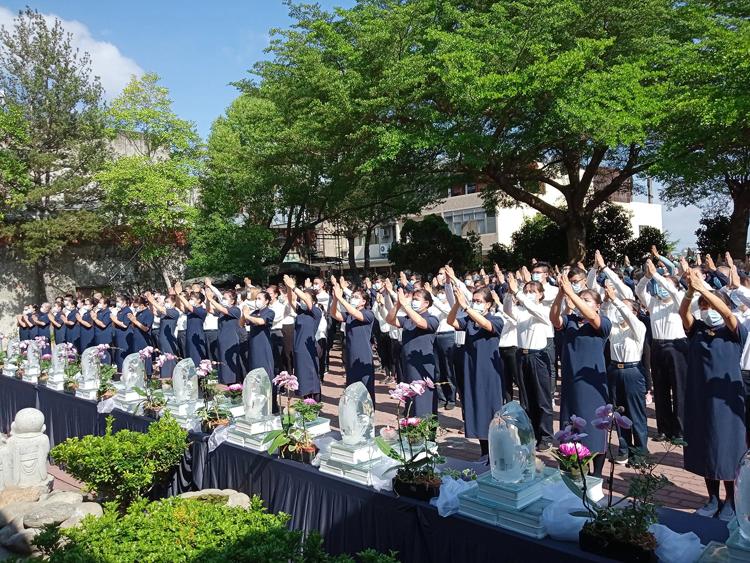 5月9日母親節南投慈濟在戶外舉辦浴佛典禮。(圖為慈濟基金會提供)