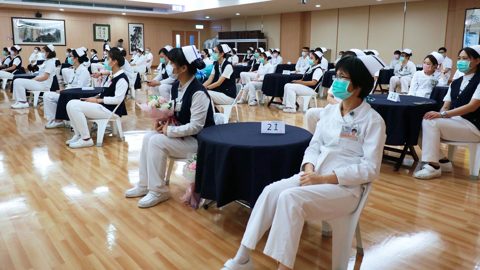 因應防疫全級，護師節活動規模縮減、座位距離拉大。