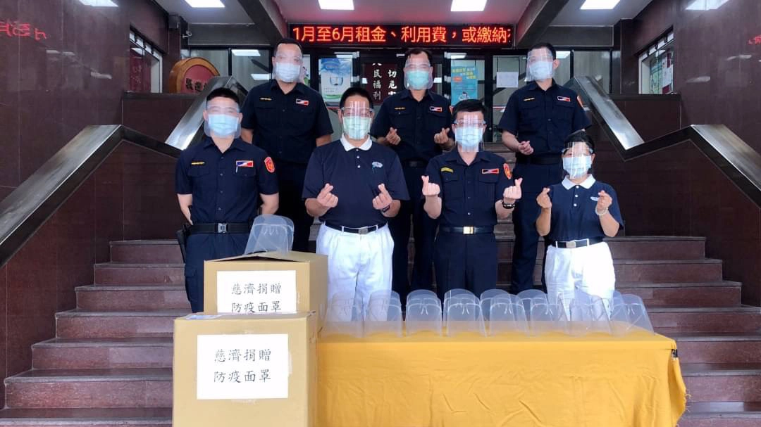慈濟捐贈防護面罩於臺北市警察局保安大隊。